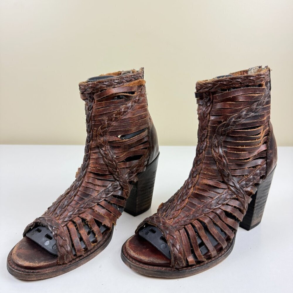 EUC Freebird Bela distressed Leather Sandals